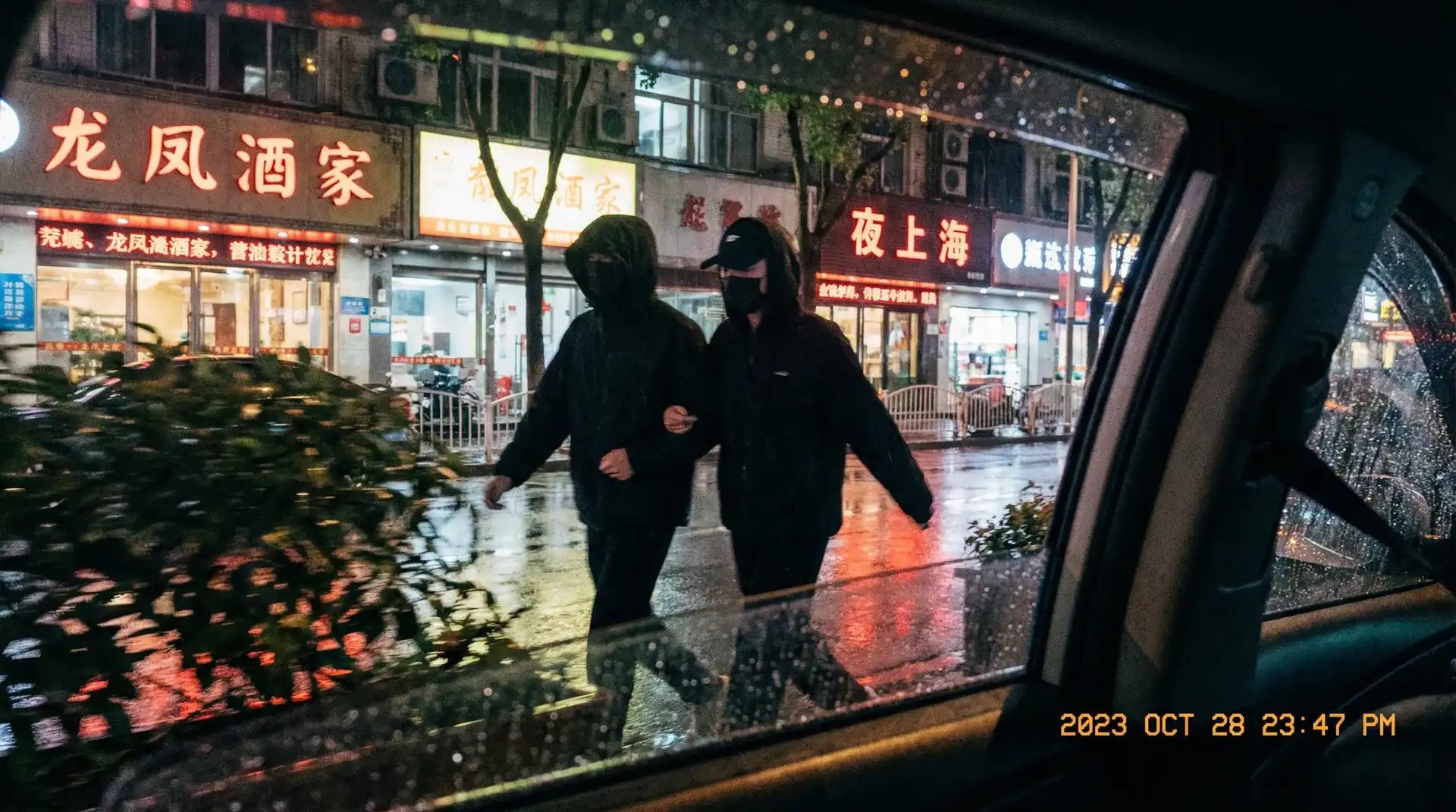 鲍鱼tv - 顶流明星深夜密会现场抓拍照片